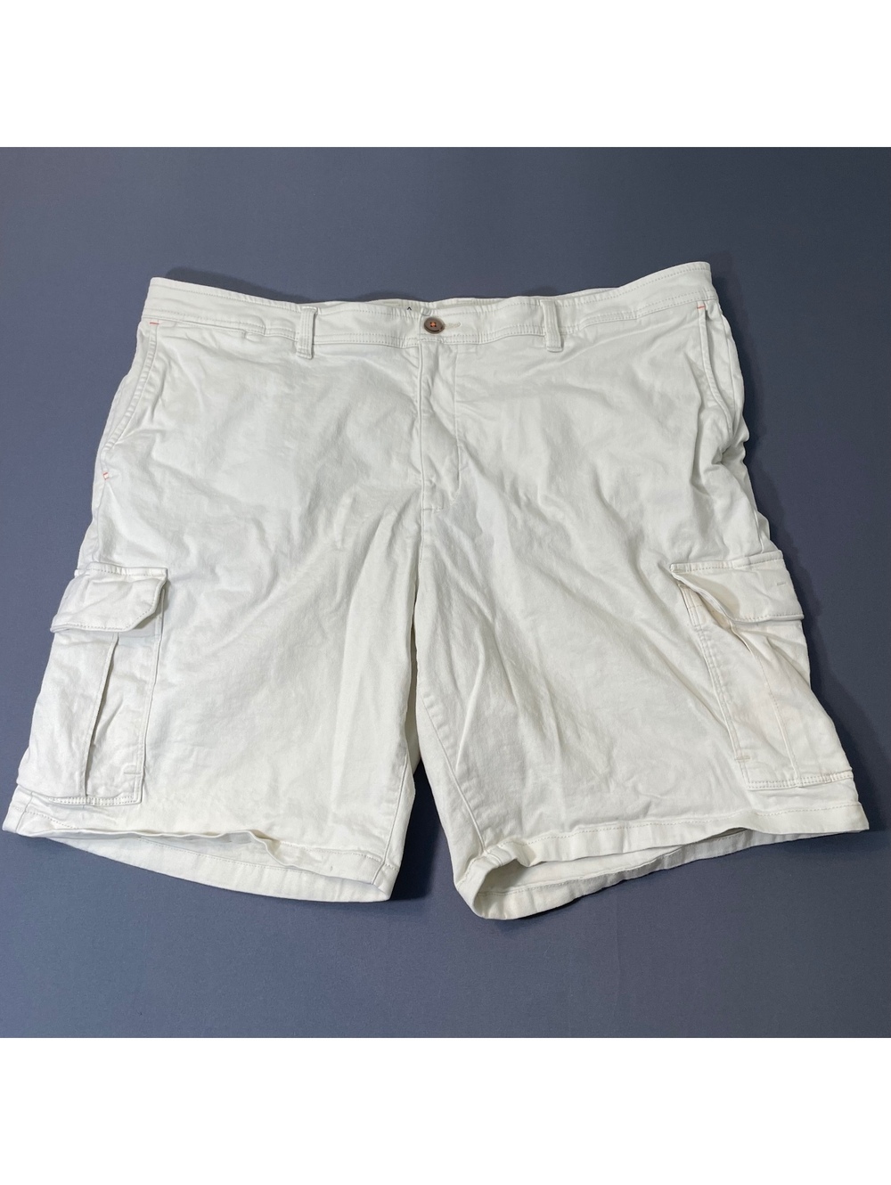 Tommy Bahama Men's White Cotton Blend Cargo Shorts Size 42 with Pockets